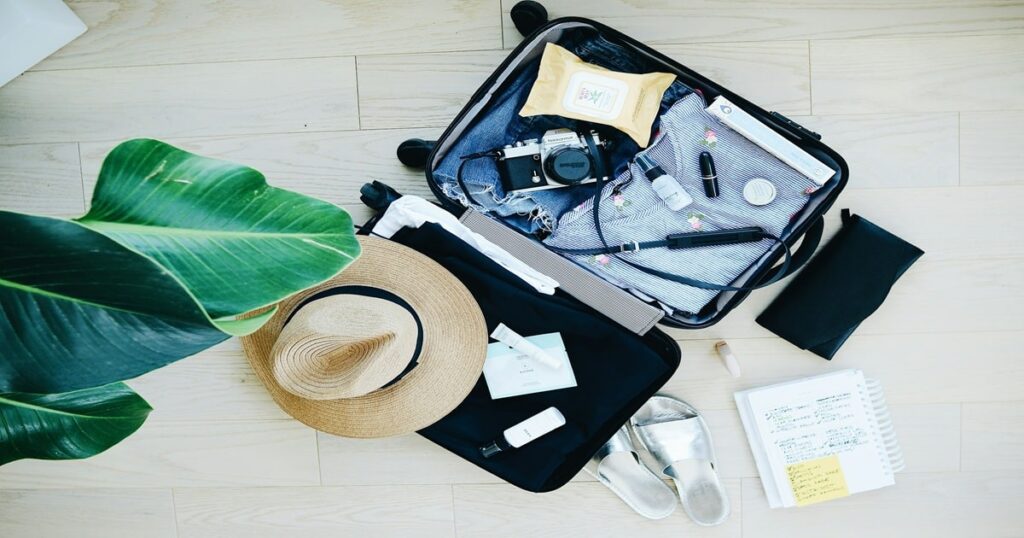 旅行バッグと必需品
